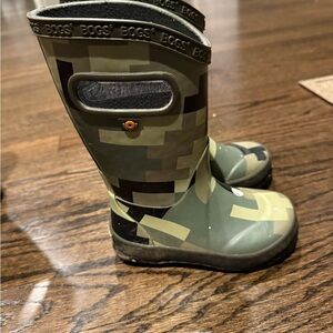 BOGS Kids Pixel Camo Boots - Green and Black